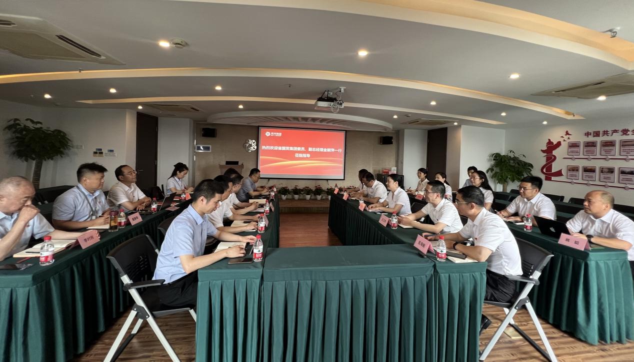 省国贸集团党委委员、副总司理金朝萍来AG真人国际生物宣讲主题教育专题党课